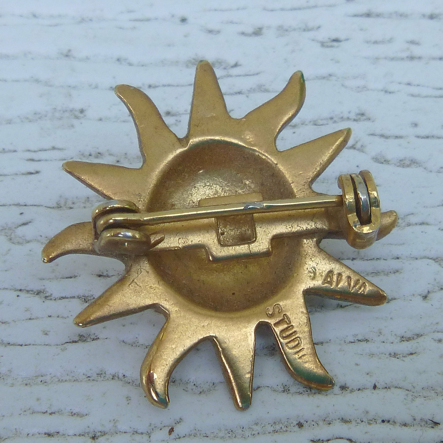Alva Studios NY Vintage Smiling Sun God brooch gold tone Museum Replica LCE336