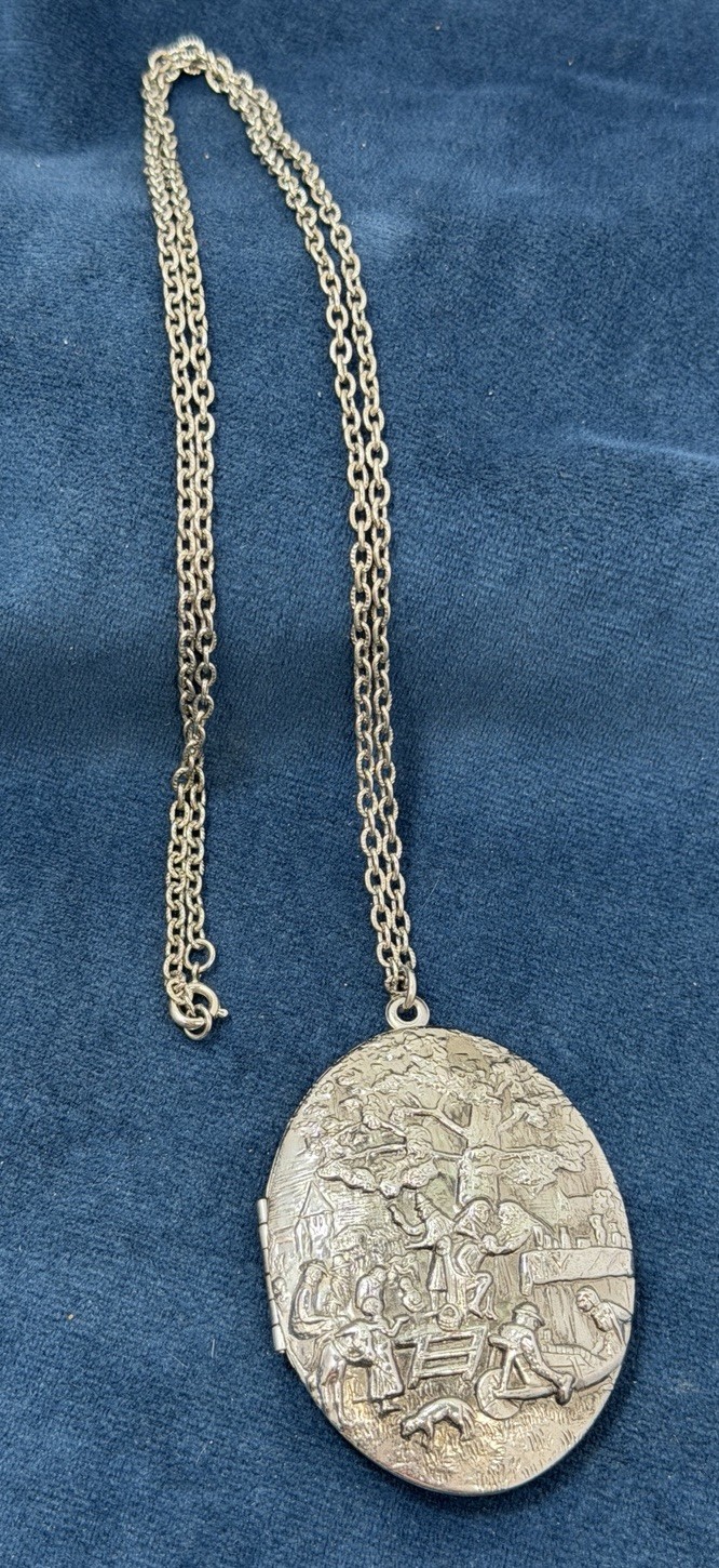 Vintage Large Oval Pastoral Scene Locket Pendant Necklace 30” Chain Silver Tone