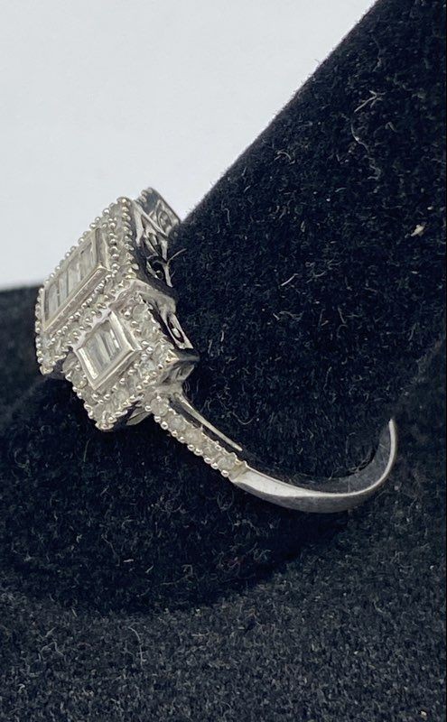 10K White Gold Round & Baguette Diamond Art Deco Style Cluster Ring Size 6.5