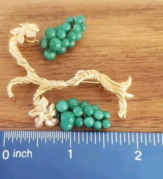 Vintage Marvella Green Jade Grape Cluster Dangle Brooch Pin