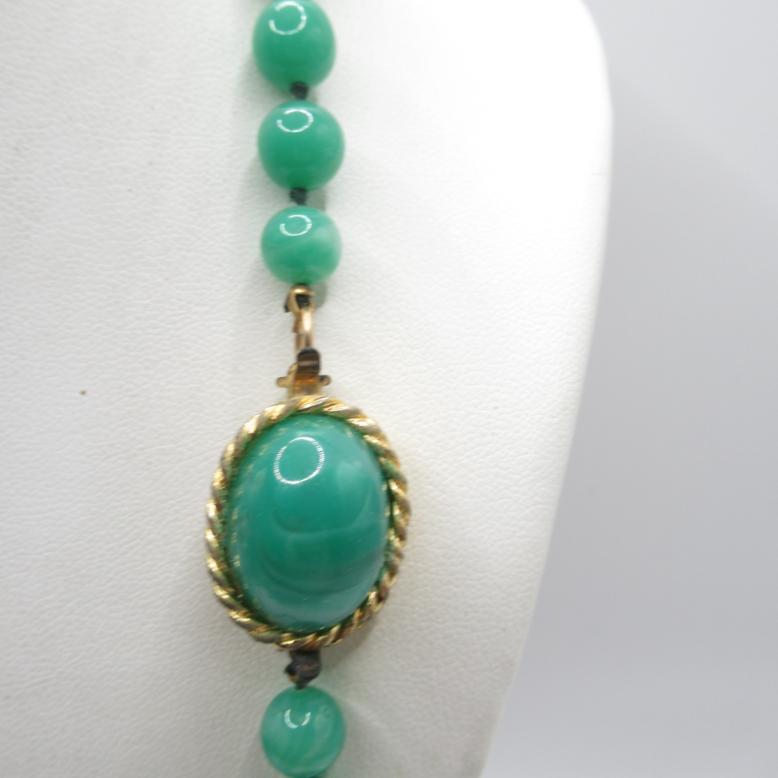 Green Peking Glass Hand-Knotted with Clasp 11mm 31 1/2″