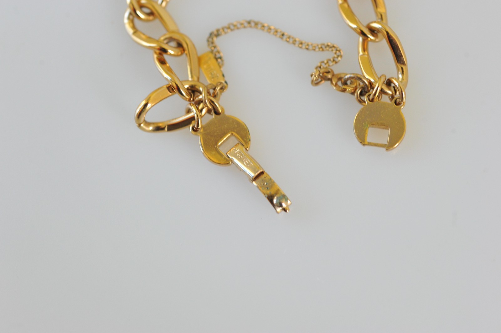 Vtg Monet signed Charm gold tone bracelet starter with 1 charm ****READ AF13