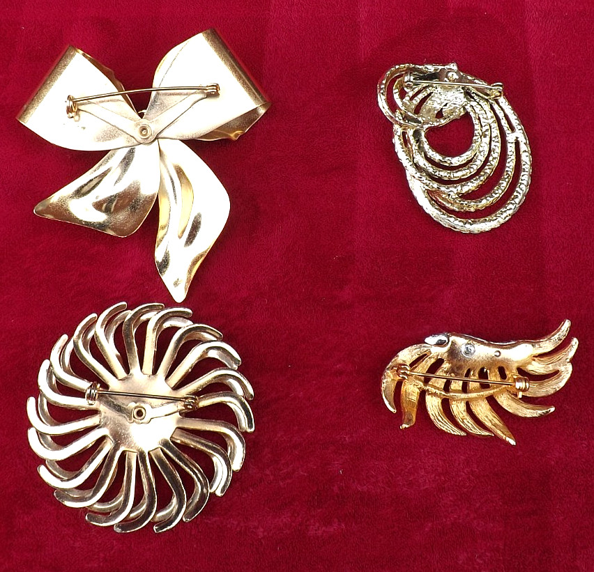 1980’s Ribbons Rhinestones Feather Circular ALL Gold Tones