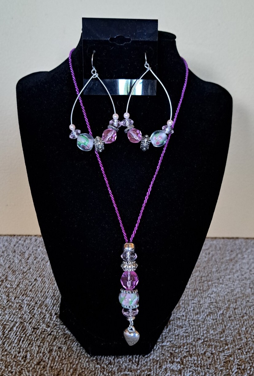 Vtg Signed SAQ For Avon Pink & Floral Beaded Silver Tone Necklace & Earring Set