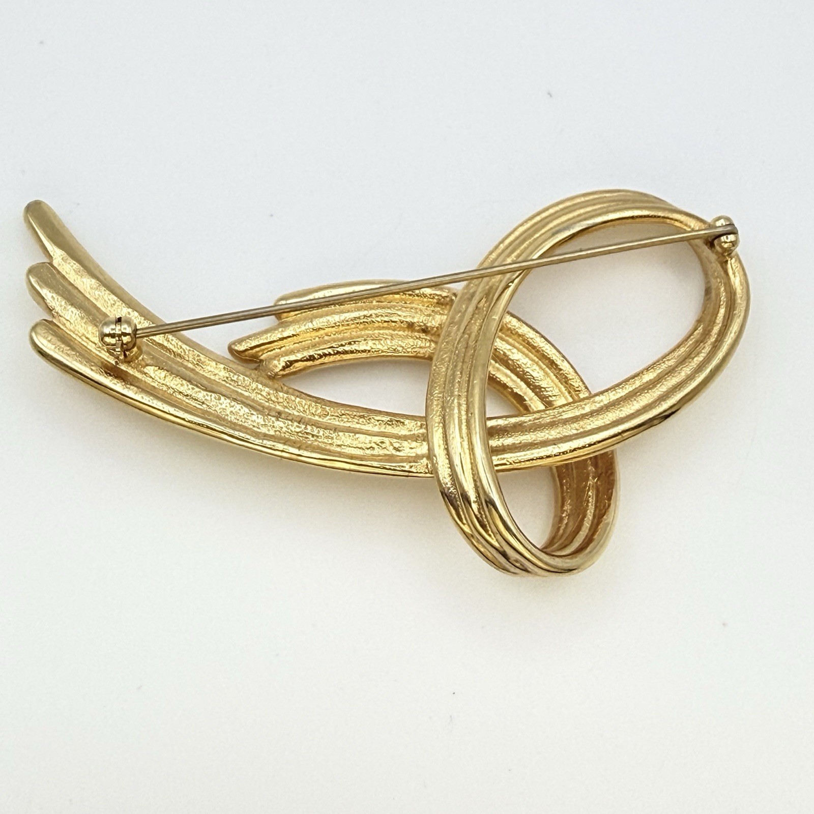 Vintage Gold Tone Knot Brooch Modernist Ribbon Swirl Statement Pin Bold 2.75″