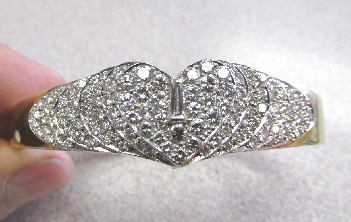 Incredible Diamond Bangle Heart Bracelet VVS1-VS1-G Diamonds Make Offer