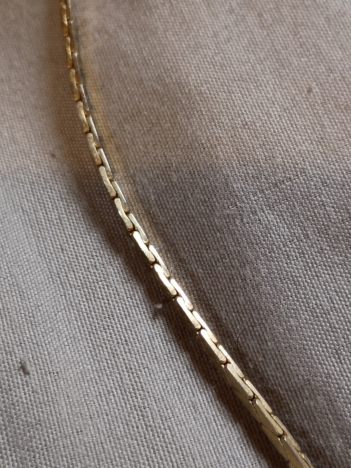 Vintage Faux Pearl Rhinestone Pendant With Korea Gold Plate Necklace.