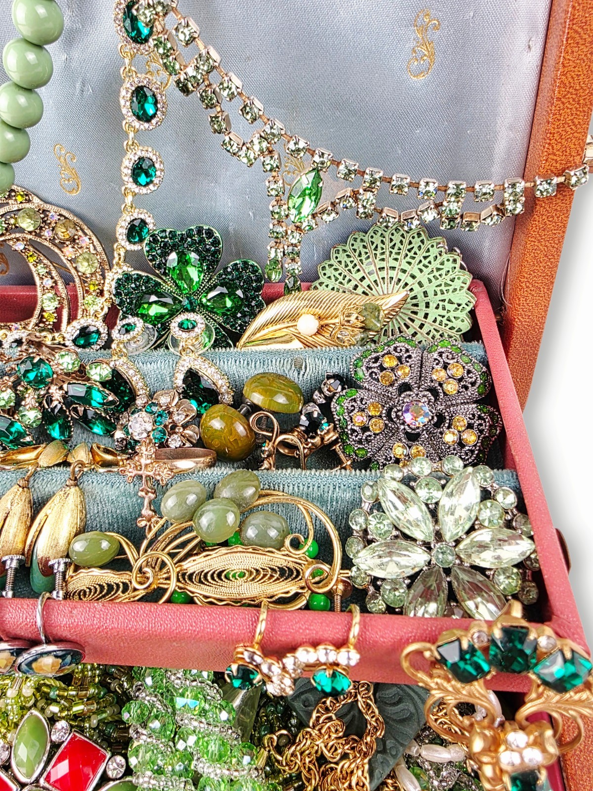 Grandma’s Vintage Green Jewelry Lot Some Signed 1.10lb All Wearable/Resellable