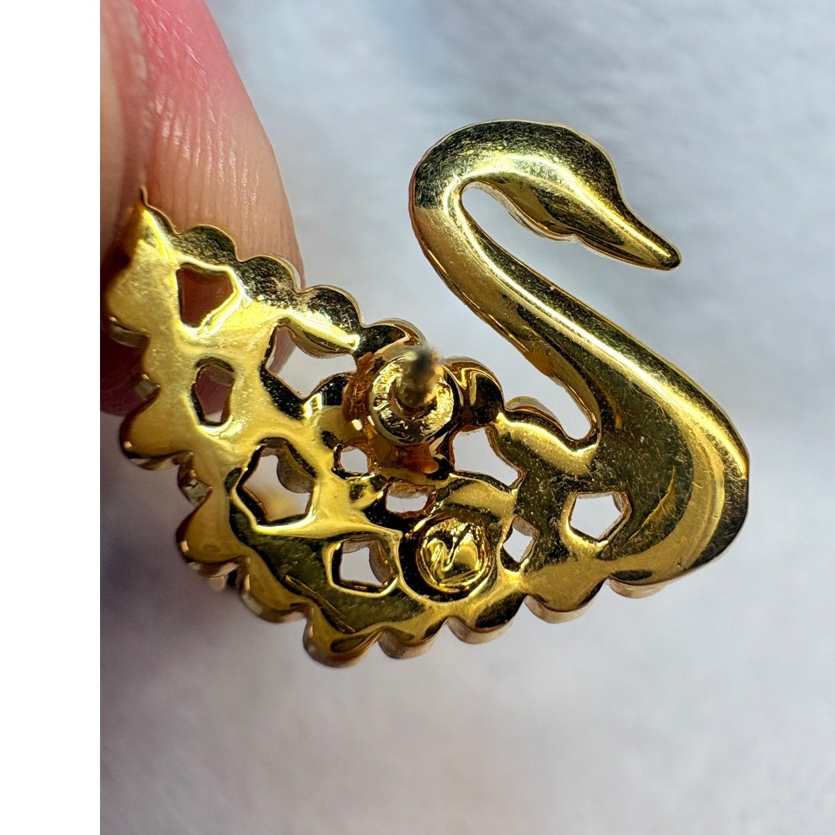 Swarovski Swan Brooch – Multicolor Crystal Gold‑Tone Pin