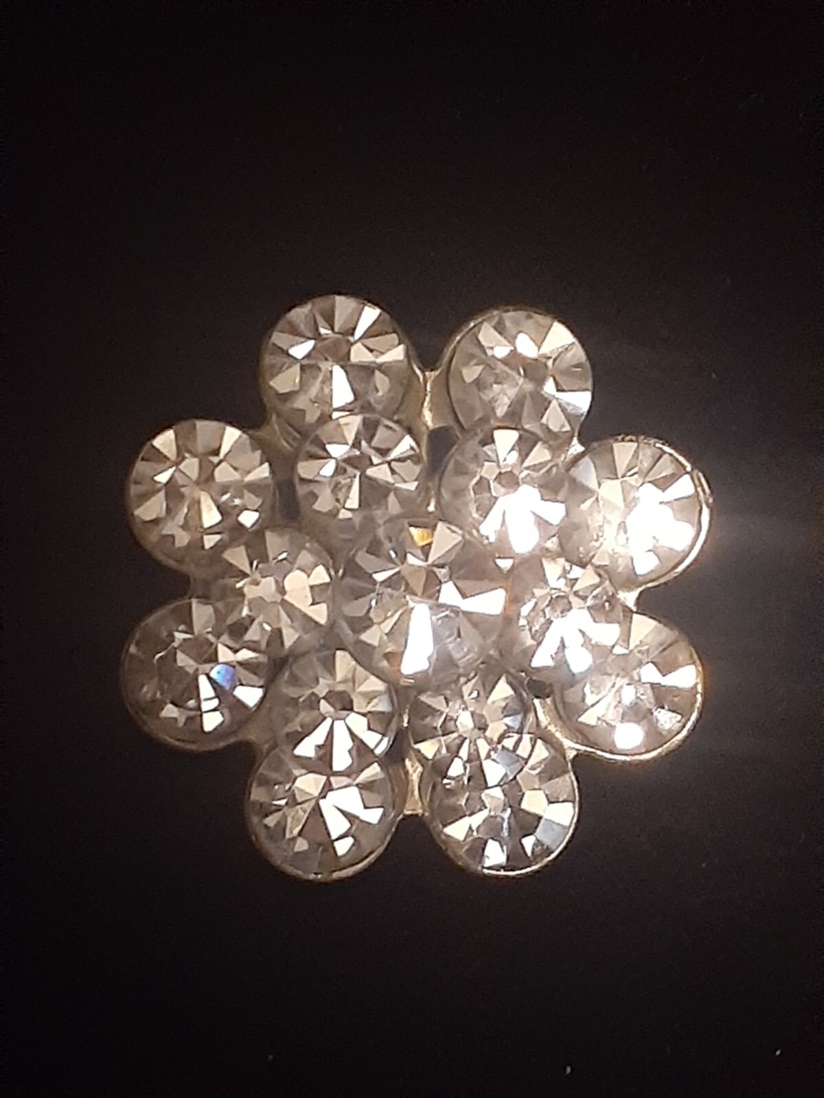 Vintage fauceted rhinestone cluster round Silvertone brooch/pin