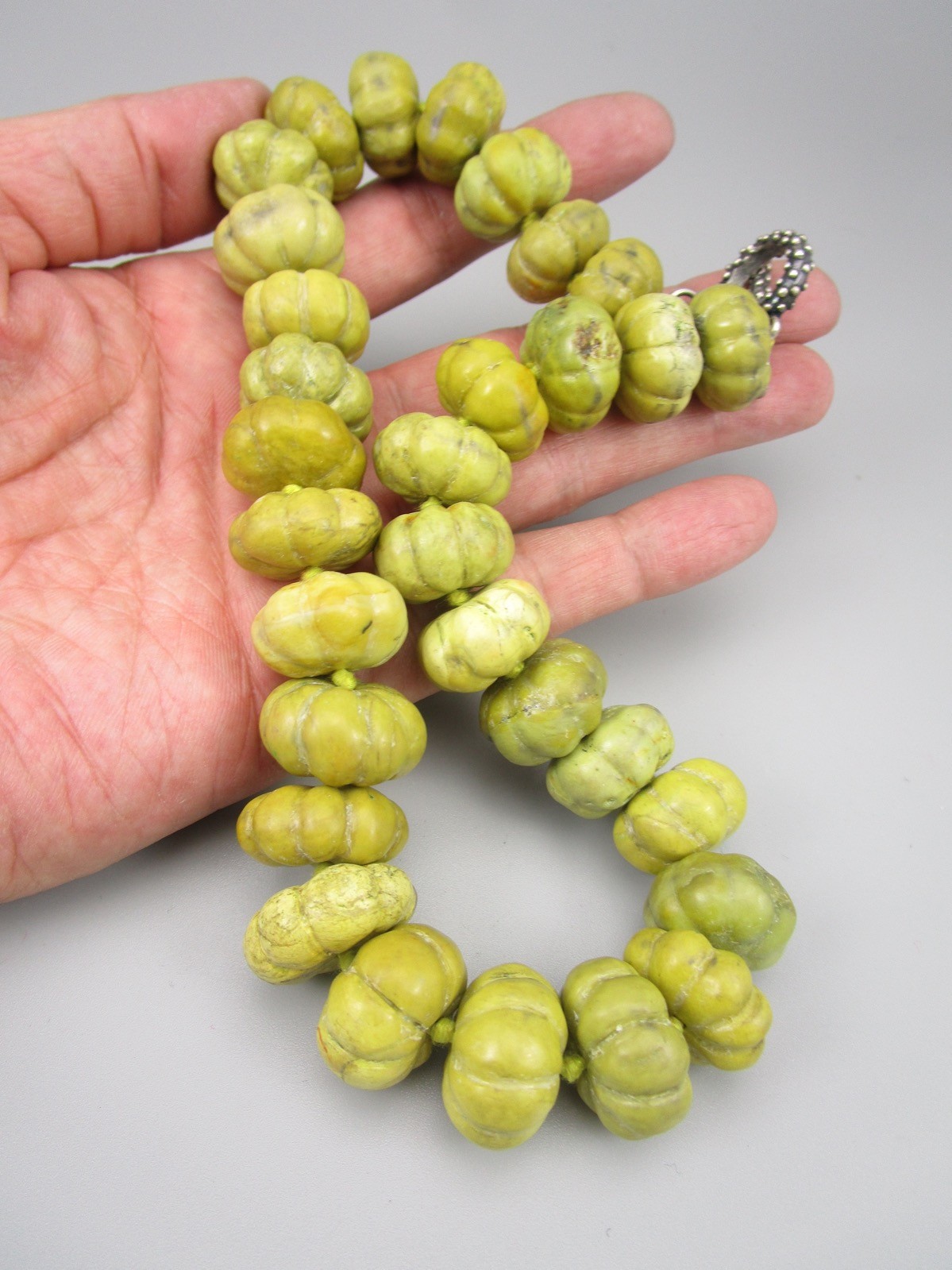 BEAUTIFUL DIAN MALOUF STERLING GREEN MELLON STONE “PUMPKIN” BEAD NECKLACE