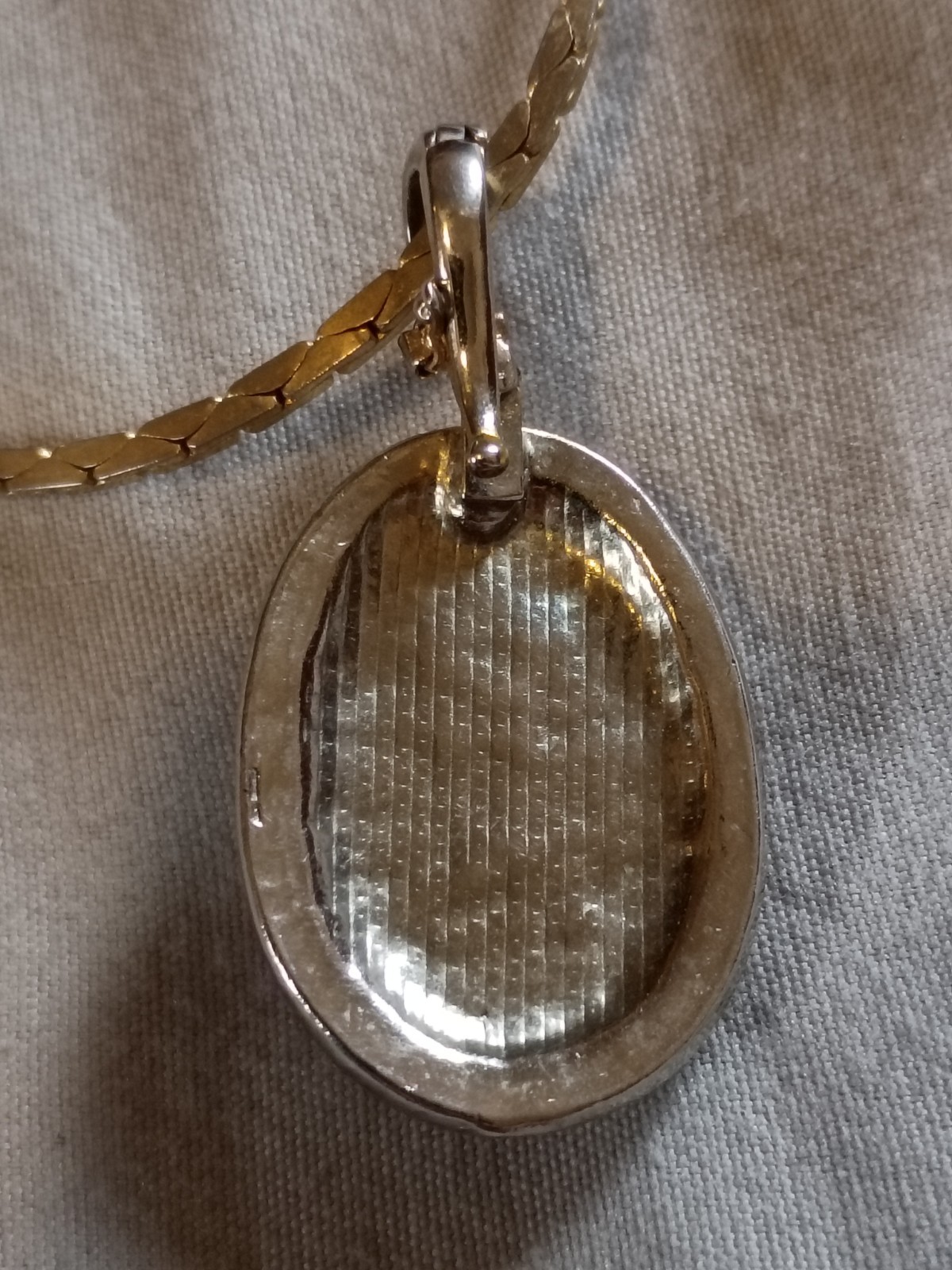 Vintage Faux Pearl Rhinestone Pendant With Korea Gold Plate Necklace.