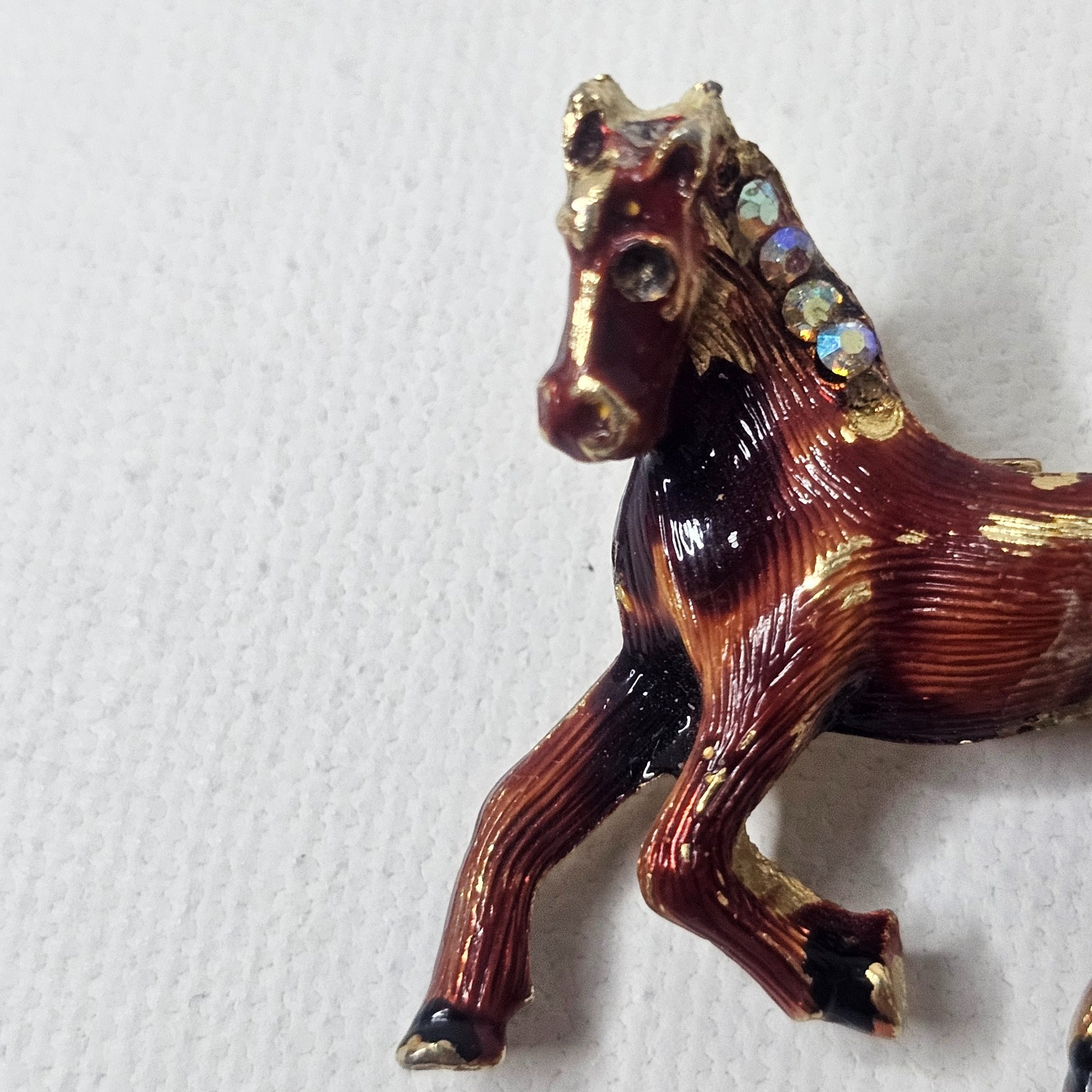 Vintage Running Galloping Horse Brooch Brown Goldtone Metal Unmarked Pin