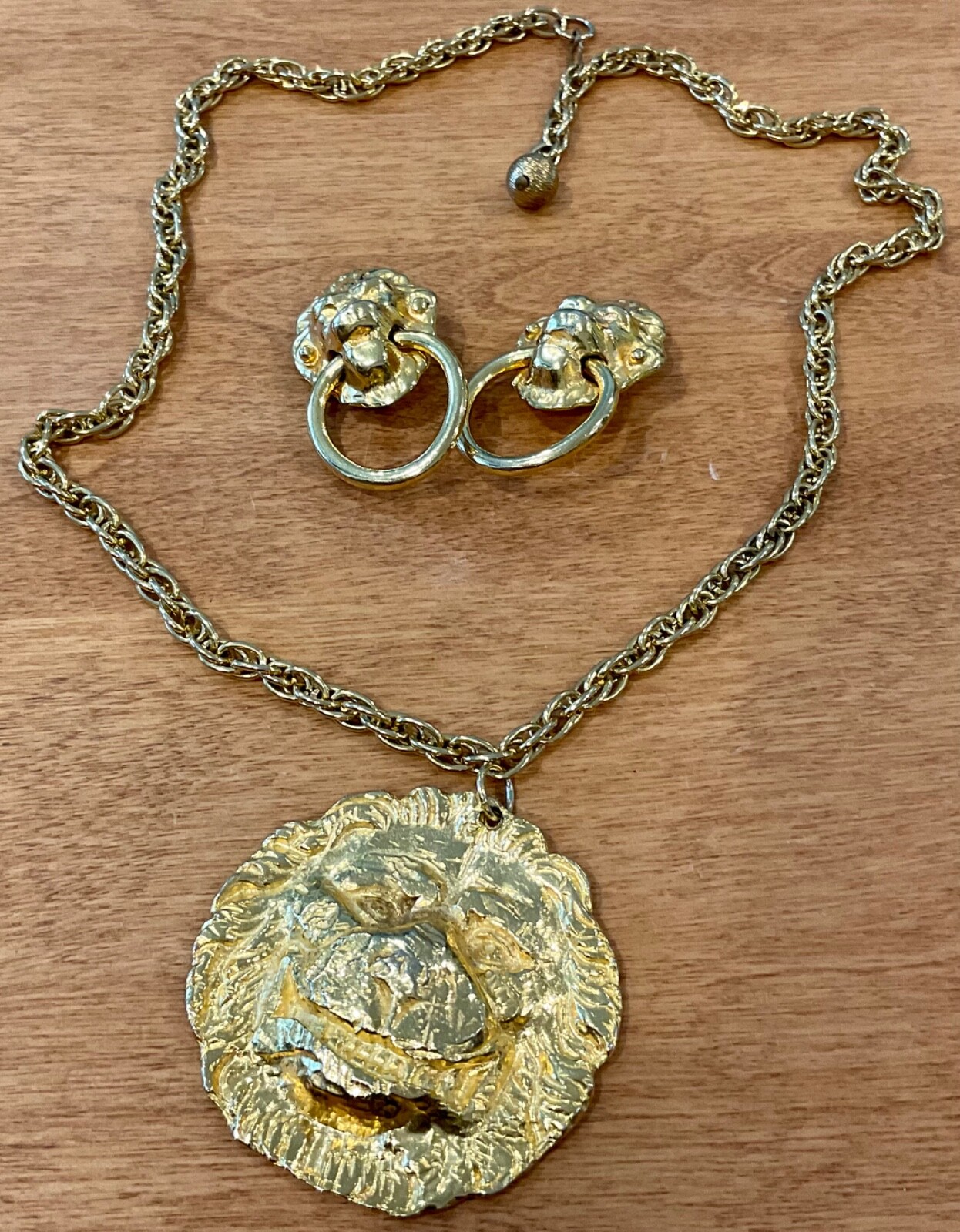 VTG KENNETH J LANE LION 2.5”PENDANT 24” NECKLACE WITH LION DOORKNOCKER EARRINGS