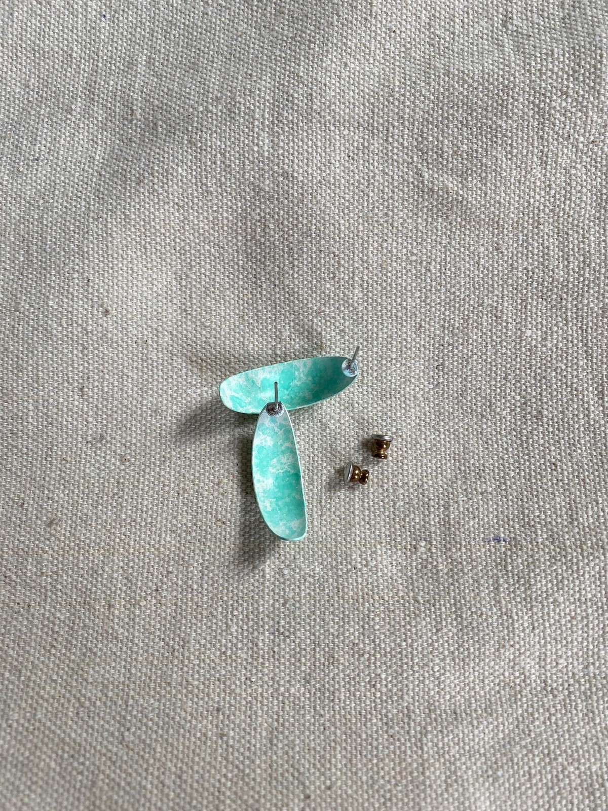 vintage 80s hoop earrings / 1980s marbled mint crescent dome hoop pushbacks