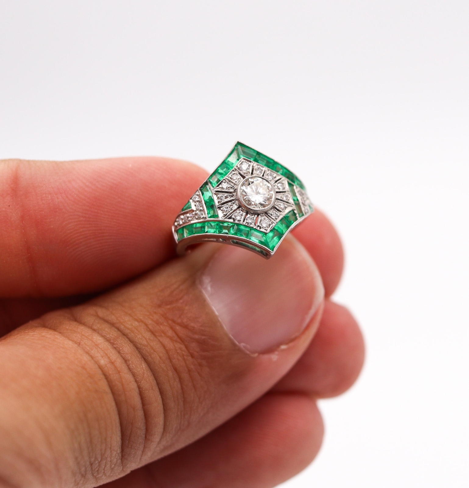 ART DECO 1930 Geometric Ring In Platinum With 2.67 Ctw In Diamonds And Emeralds