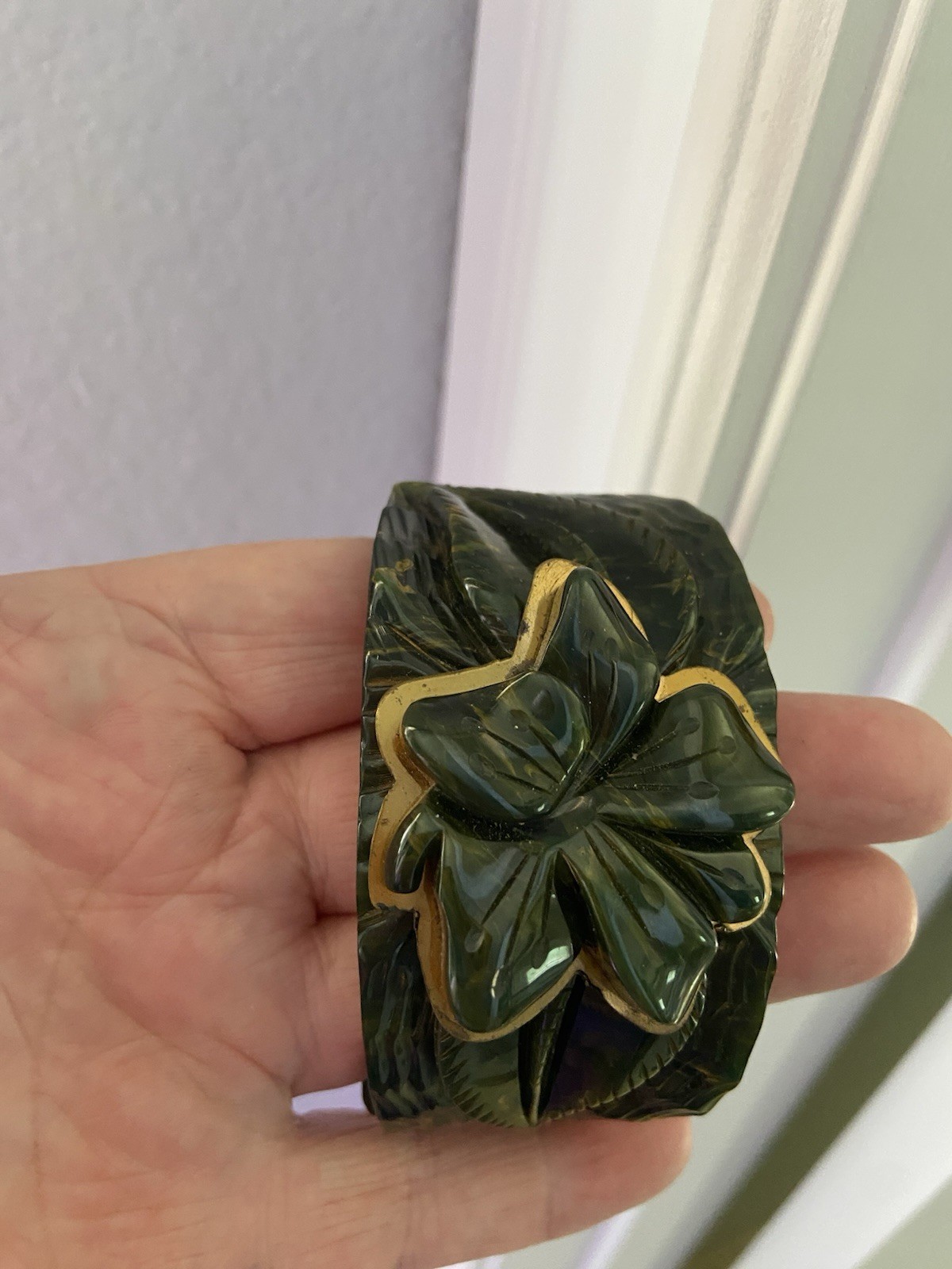 Highly Carved Dark Green Bakelite Bangle Bracelet Art Deco Marbled Vintage