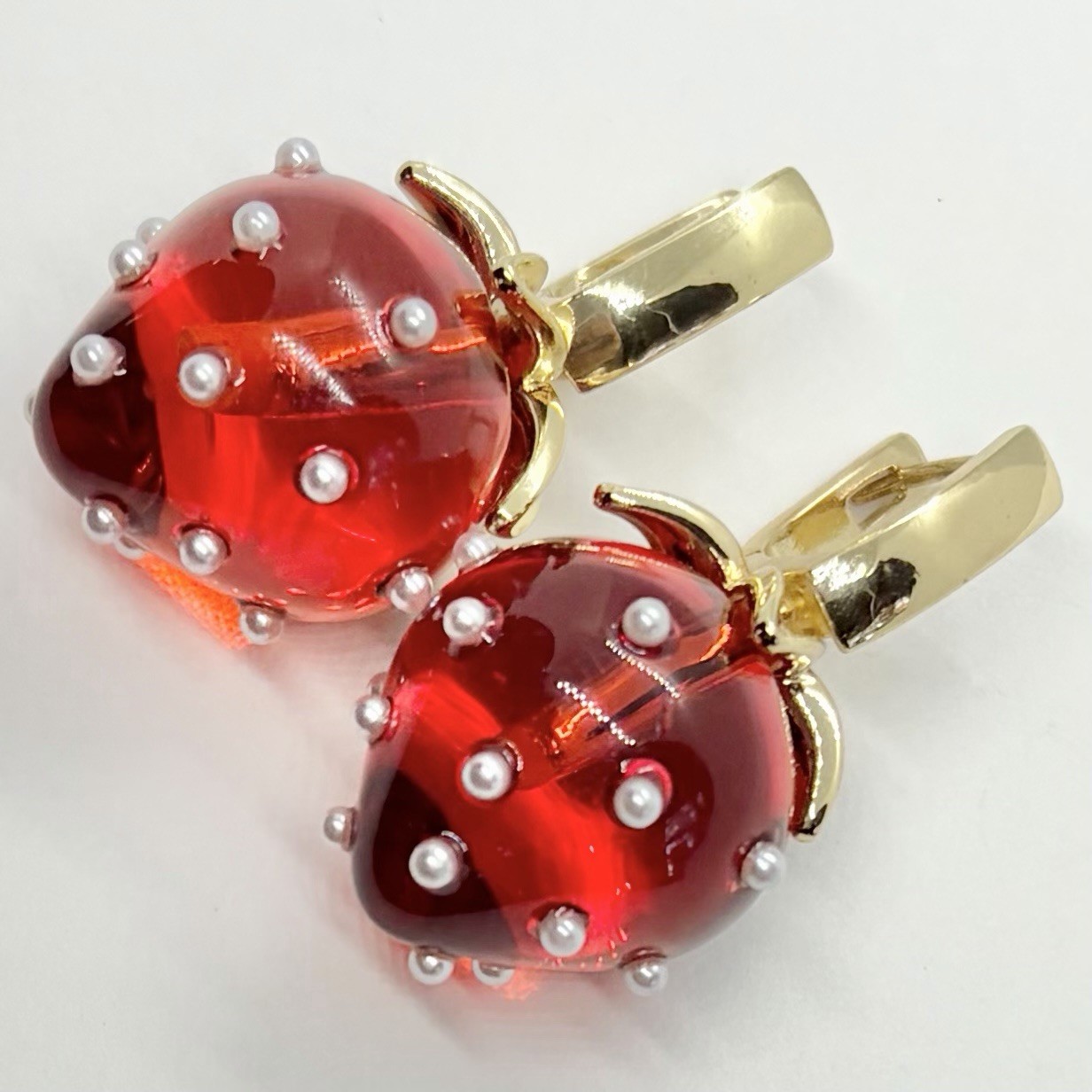 Red Art Glass Strawberry Seed Pearl Dangle Drop Statement Earrings Hinged Post