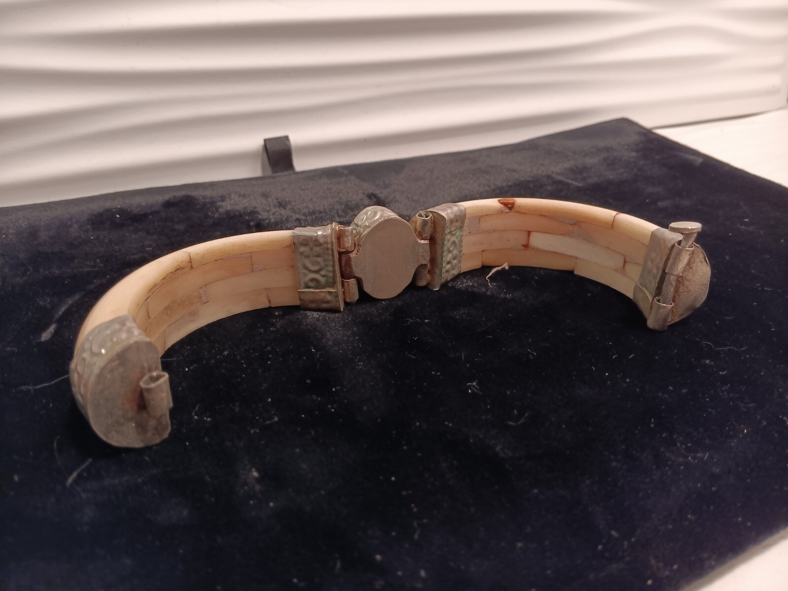 Vintage Bone & Silver Pull Pin Hinged Bangle Bracelet 2-1/4” Opening 1” Wide Gem