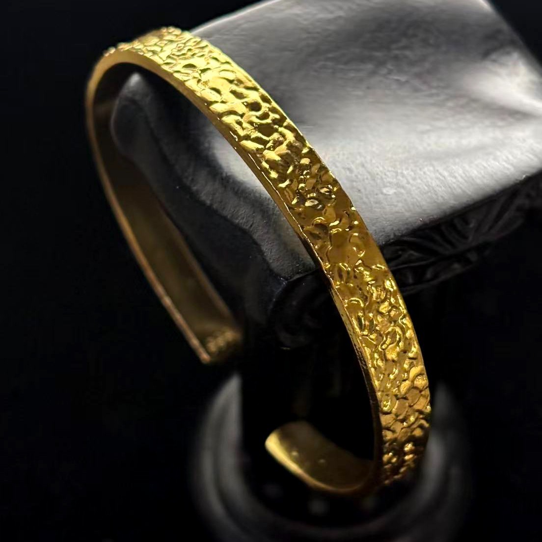 Golden Shinning Cuff Bracelet Bangle Gold-tone marked 999, 7.5 ich (adjustable)
