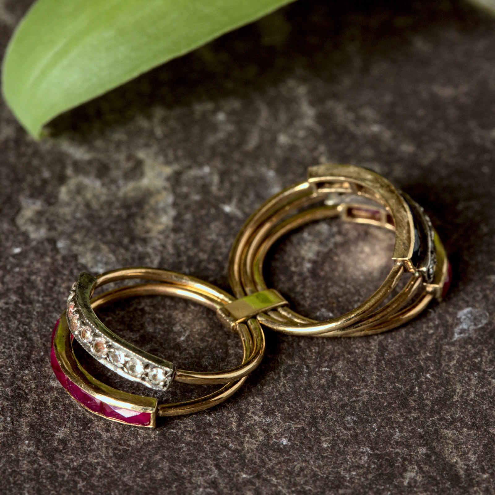 LOVELY VINTAGE 14K GOLD SILVER RUBY SAPPHIRE 5-BAND HAREM WEEKDAY RING c1970s