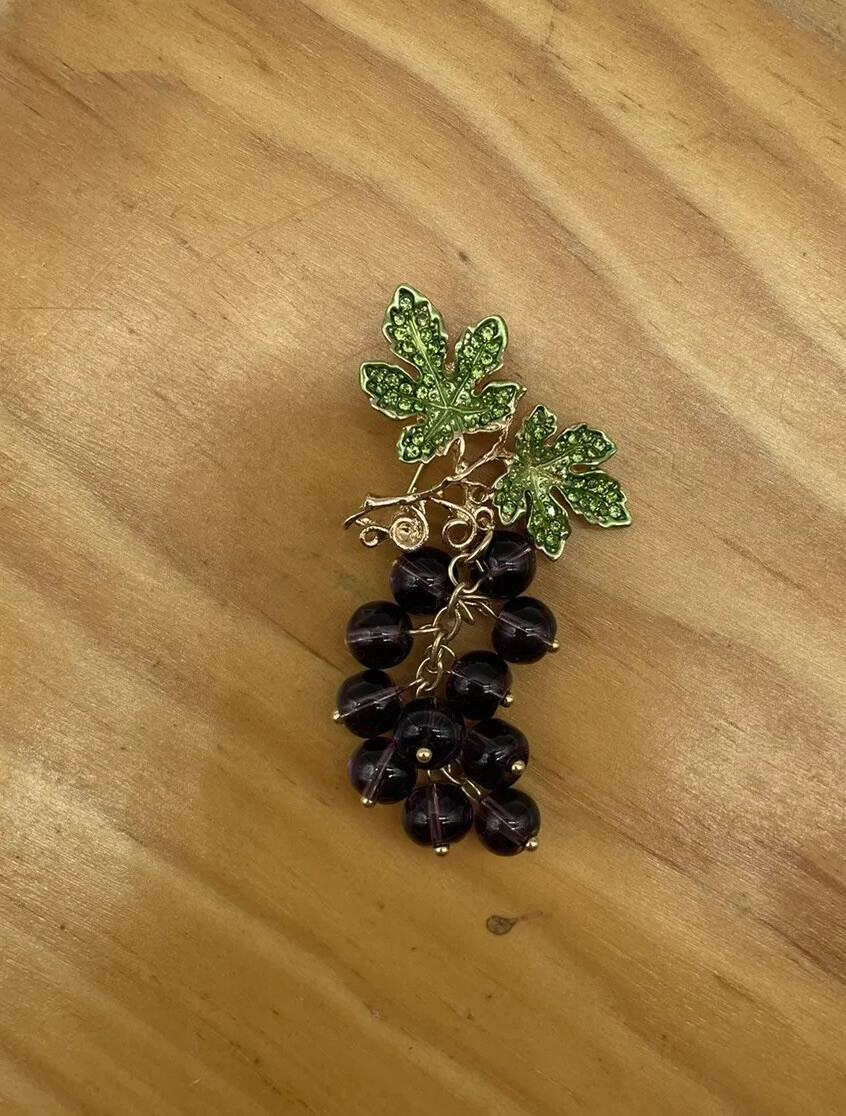 Brooch/Pendant Bunch of Glass Amethyst Purple Grapes on Gold Tone Green Leaves
