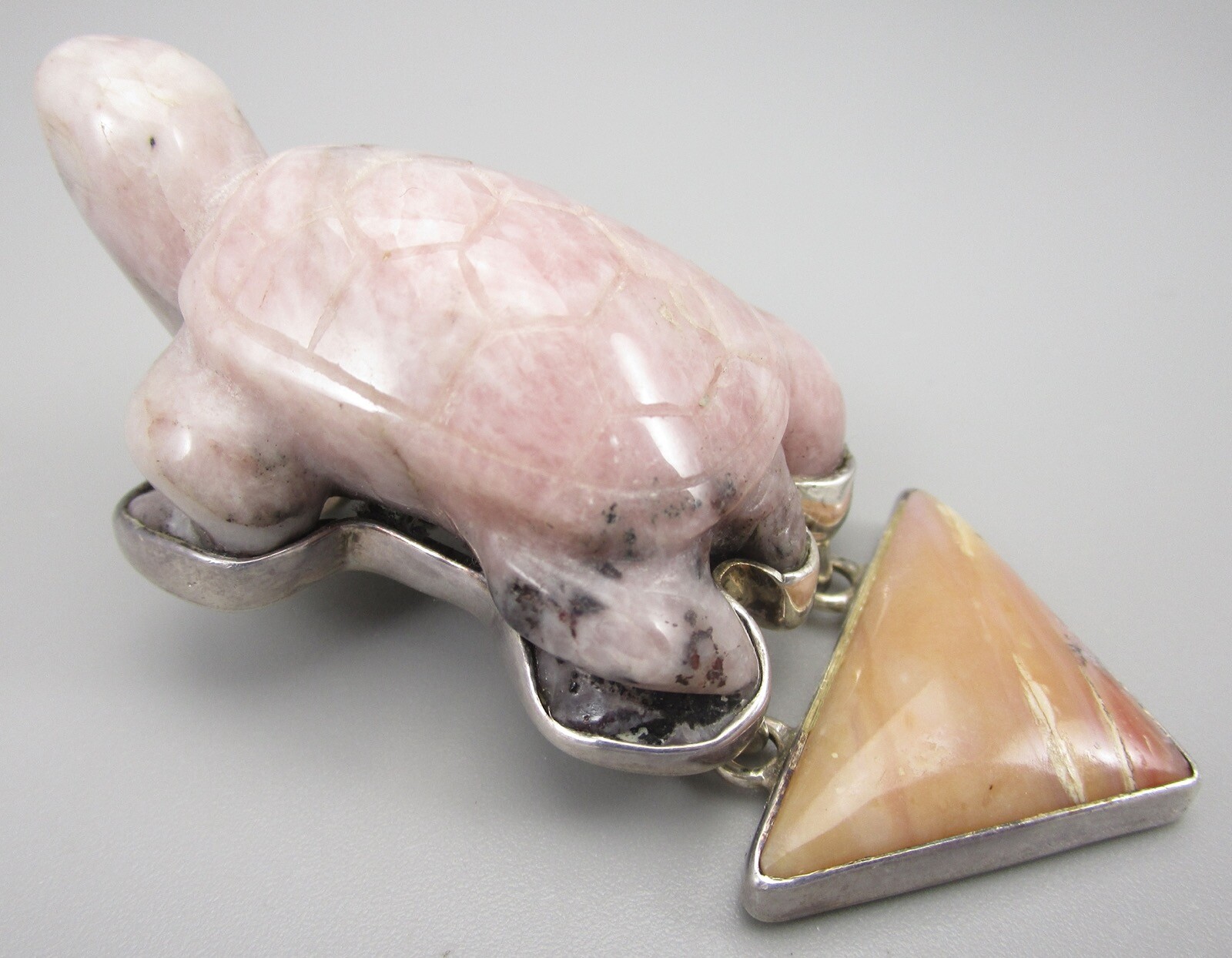 UNIQUE AMY KAHN RUSSELL STERLING RHODOCHROSITE TURTLE & QUARTZ BROOCH PENDANT