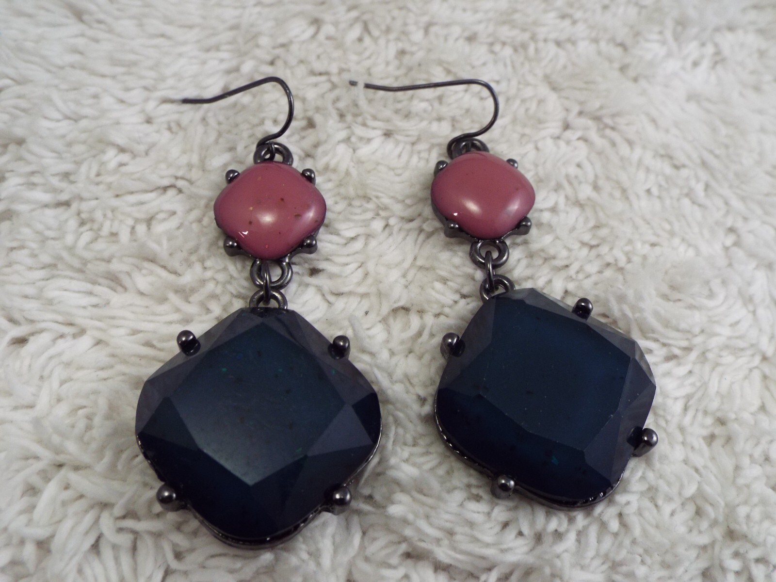Pink Blue Gunmetal Pierced Earrings (H6)