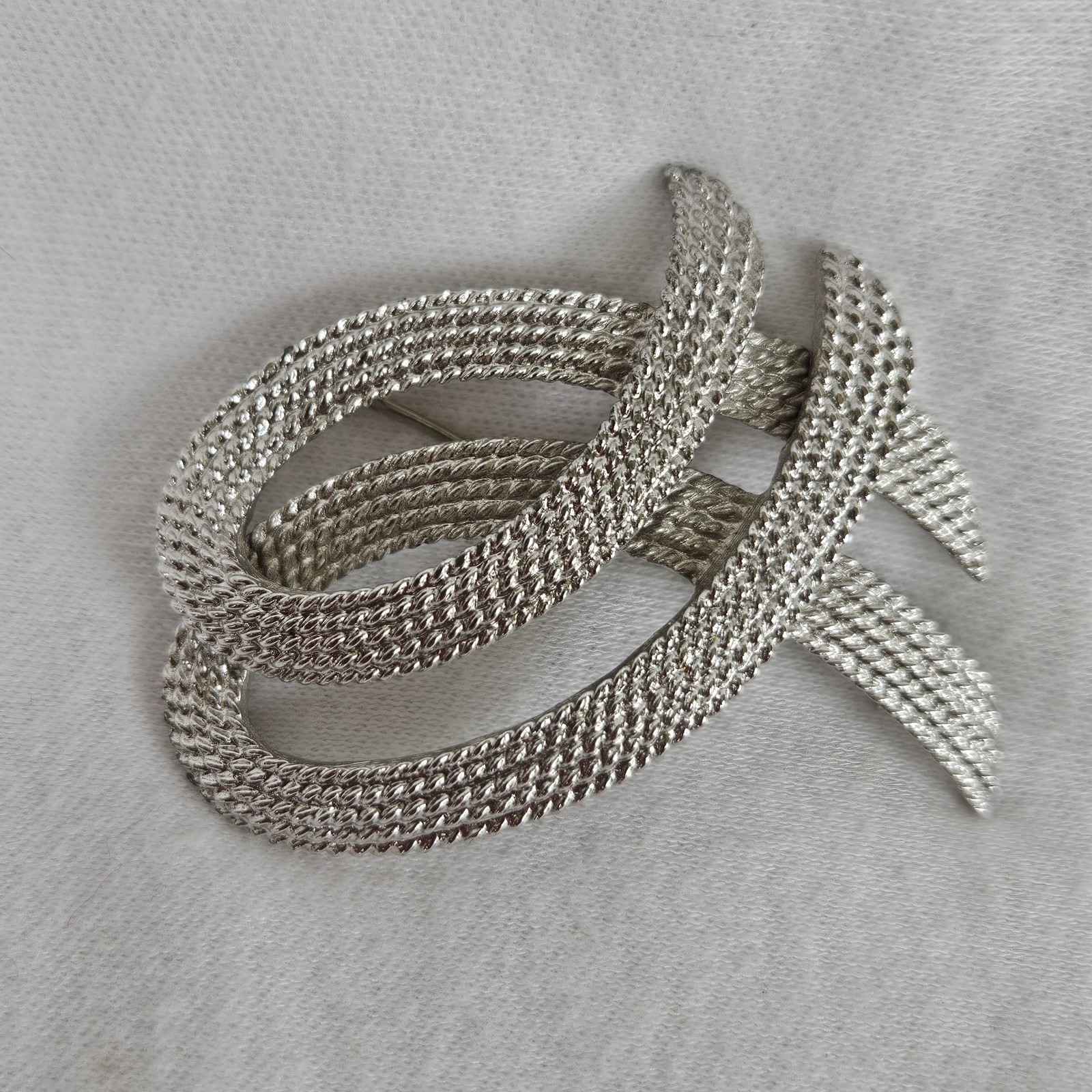 Vintage Monet Silvertone TEXTURED Twisted Ribbon Brooch approximately 2-1/8”