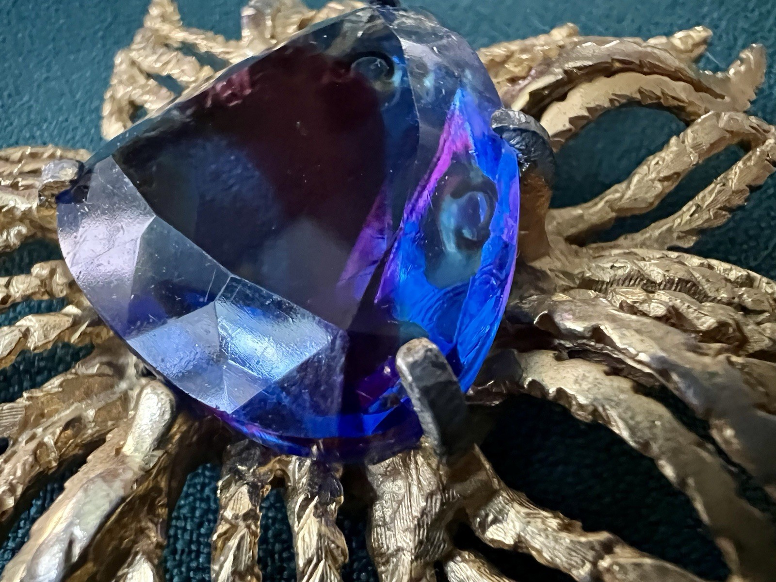 RETRO DRAMATIC VINTAGE COSTUME GILT METAL STAR LARGE PURPLE BLUE STONE BROOCH