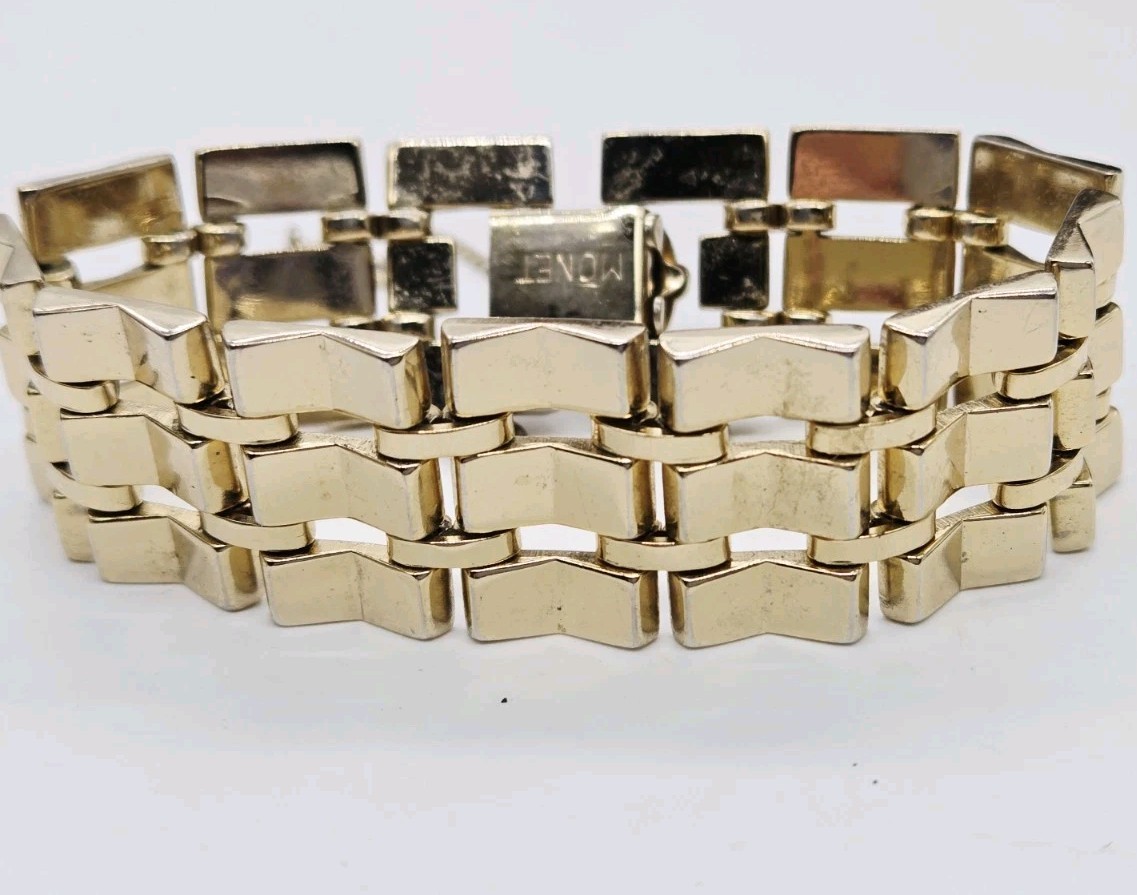 Monet Bracelet Wide Link pale Gold tone Couture Retro Vintage 7.25 in