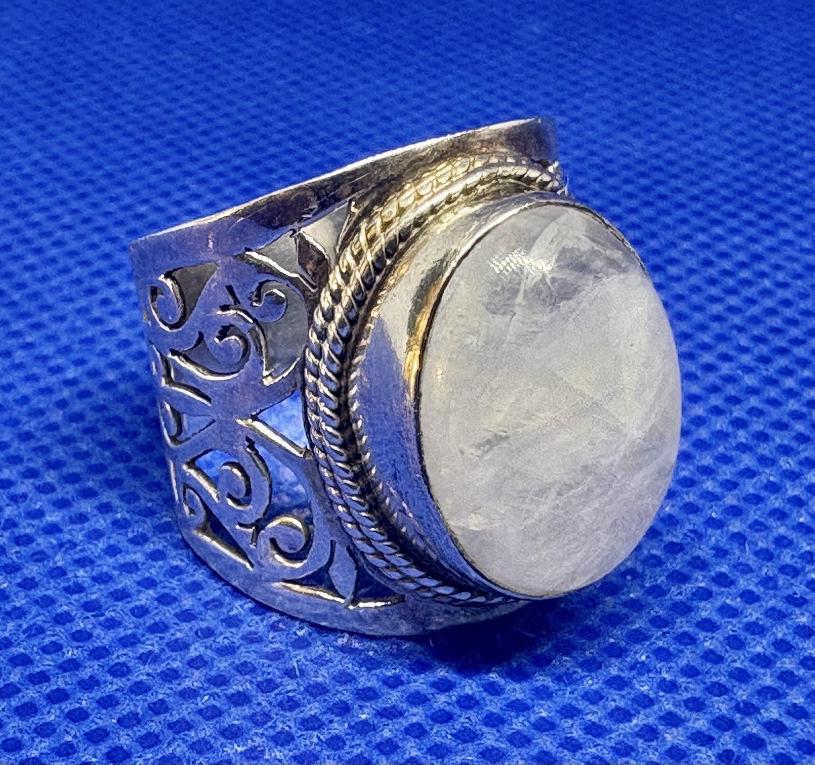 Y68 Chunky 925 Silver Ring size 8.75 Rainbow Moonstone 7 Ct 7.98 g