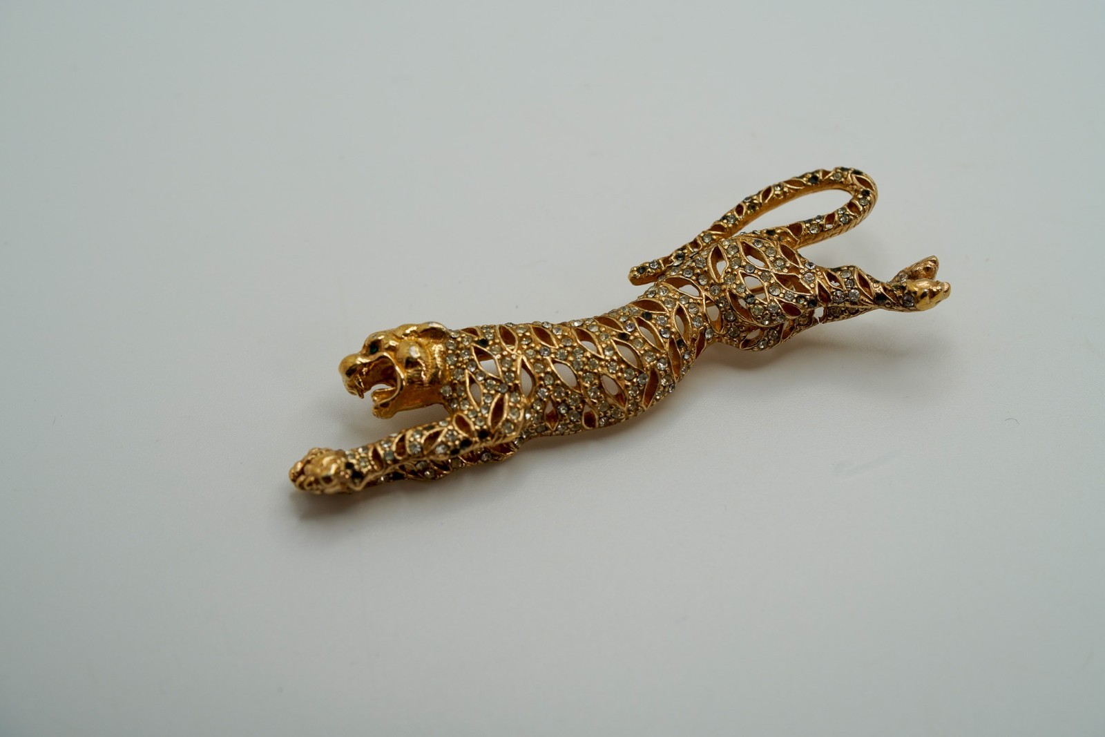 Vintage Gold Tone Tiger Missing Some Rhinestones Brooch 7.5cm JB45
