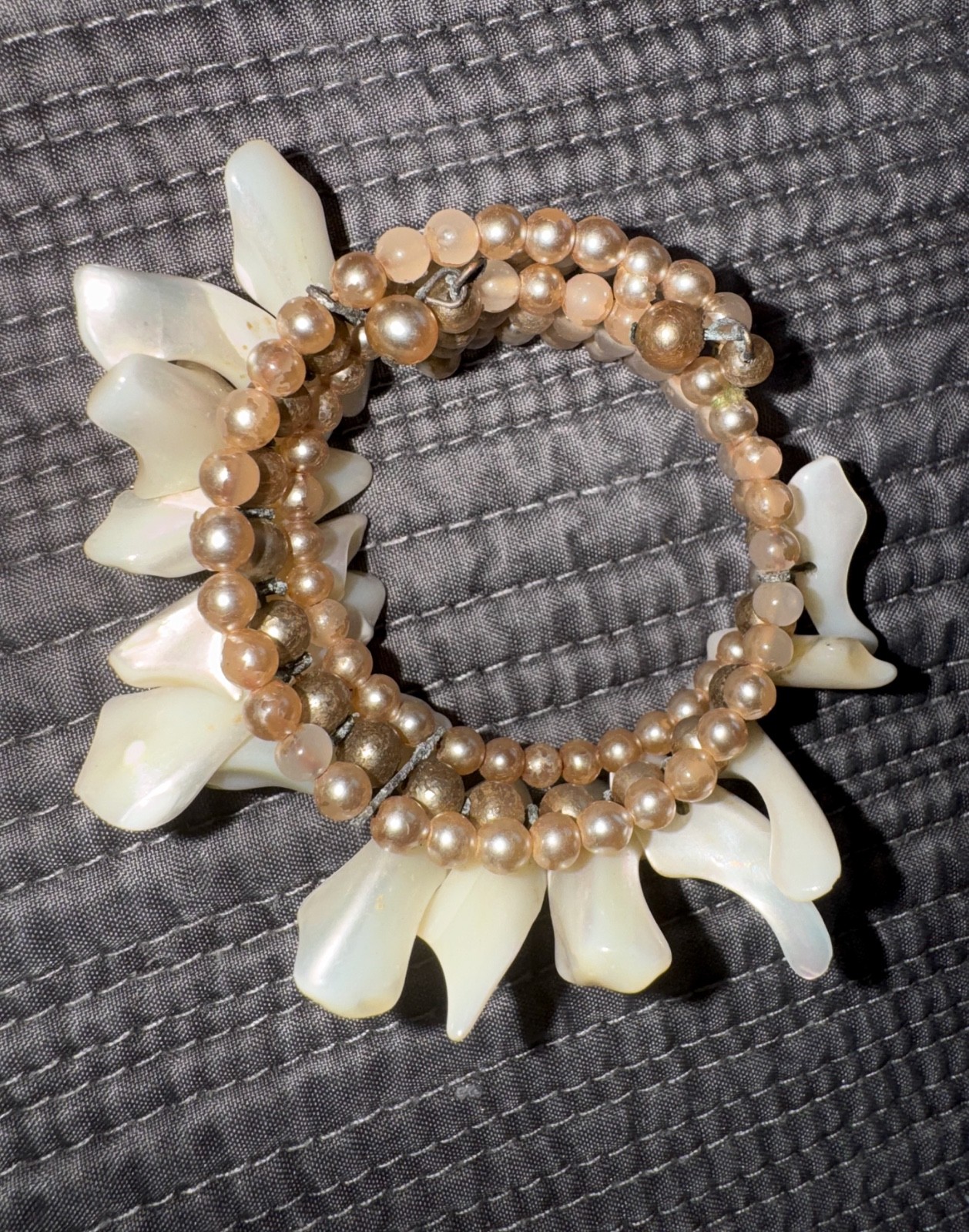 VINTAGE POLISHED NATURAL MOTHER OF PEARL SHELL SPIKES NECKLACE AND BRACELET SET