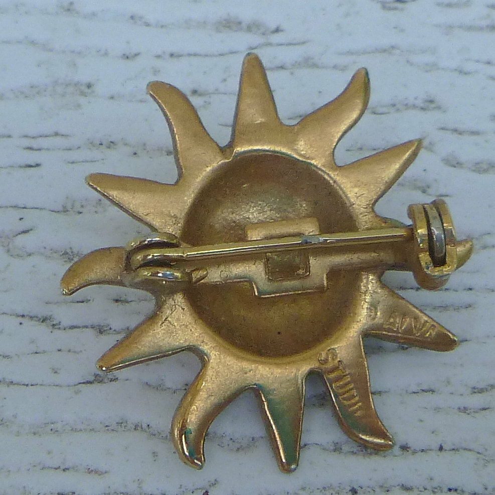 Alva Studios NY Vintage Smiling Sun God brooch gold tone Museum Replica LCE336