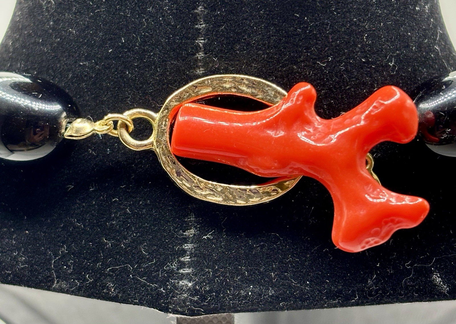 Kenneth Jay Lane ‘Andros’ necklace black lucite beads faux coral toggle closure.