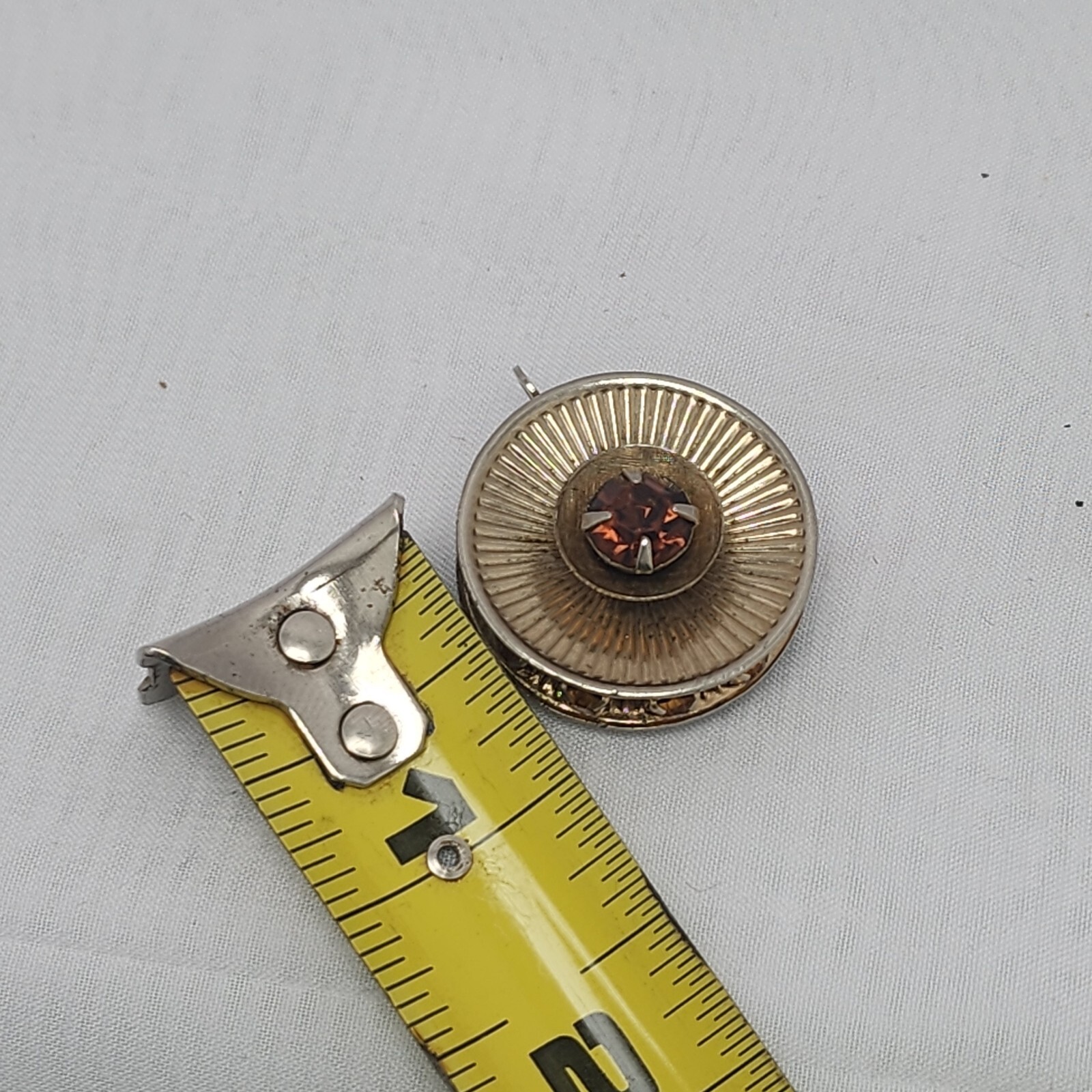 Vintage Amber Honey color faceted gemstone gold tone radial lines pendant