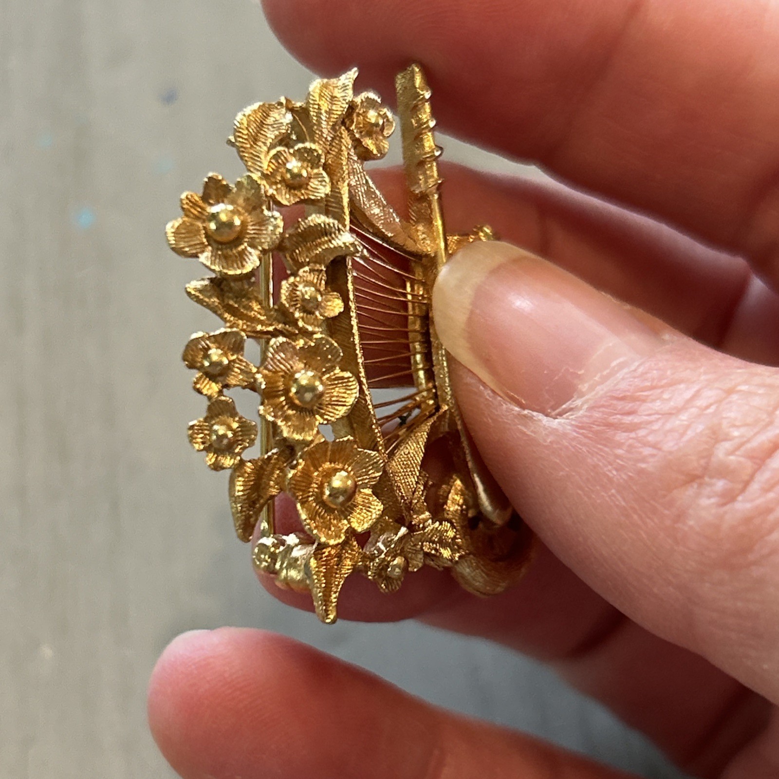 Vtg Monet Gold Tone Flower Cart Wheelbarrow Floral Garden Brushed Brooch Pin