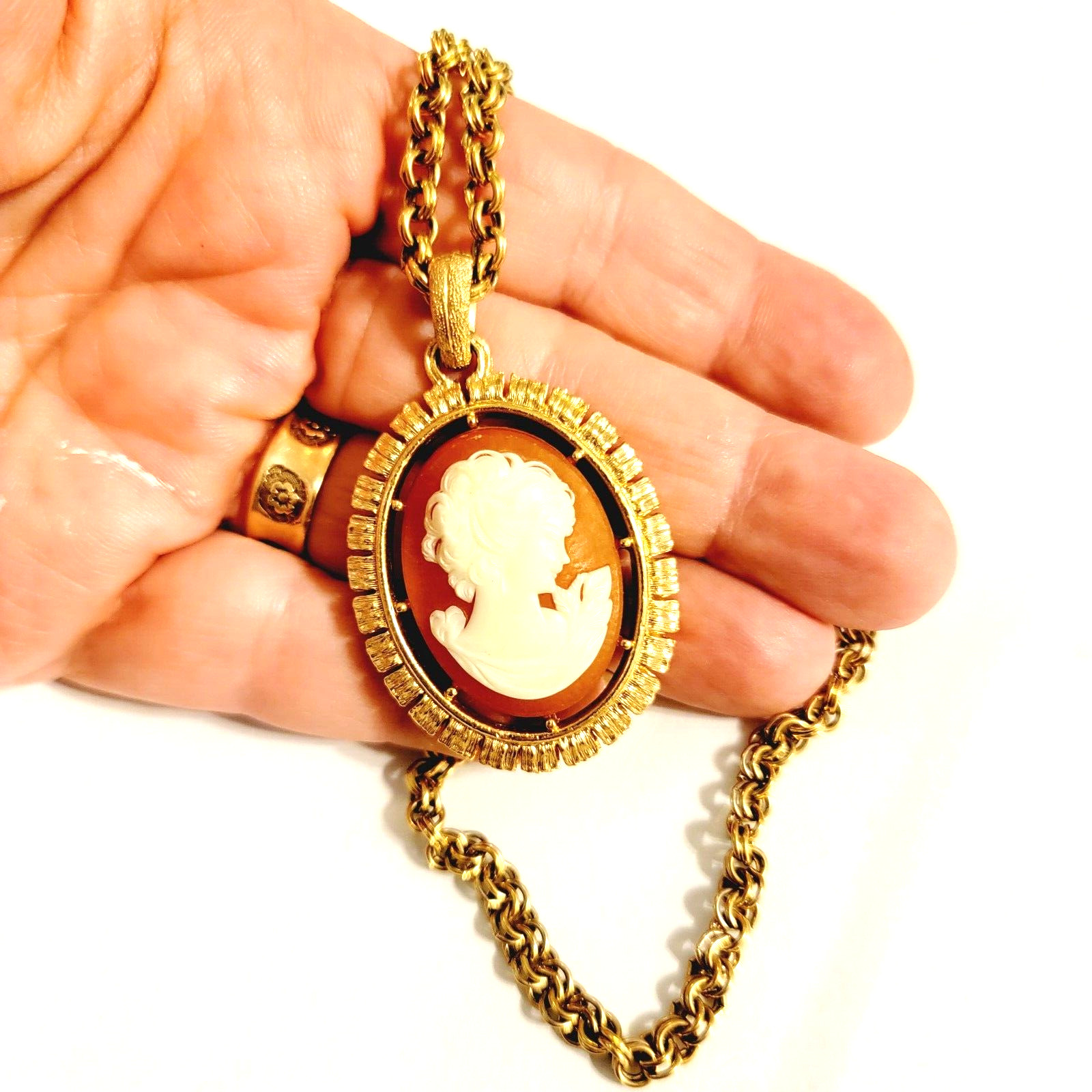 Vintage Orange-Cream Cameo fleur-de-lis Pendant Gold Tone Necklace, 31″