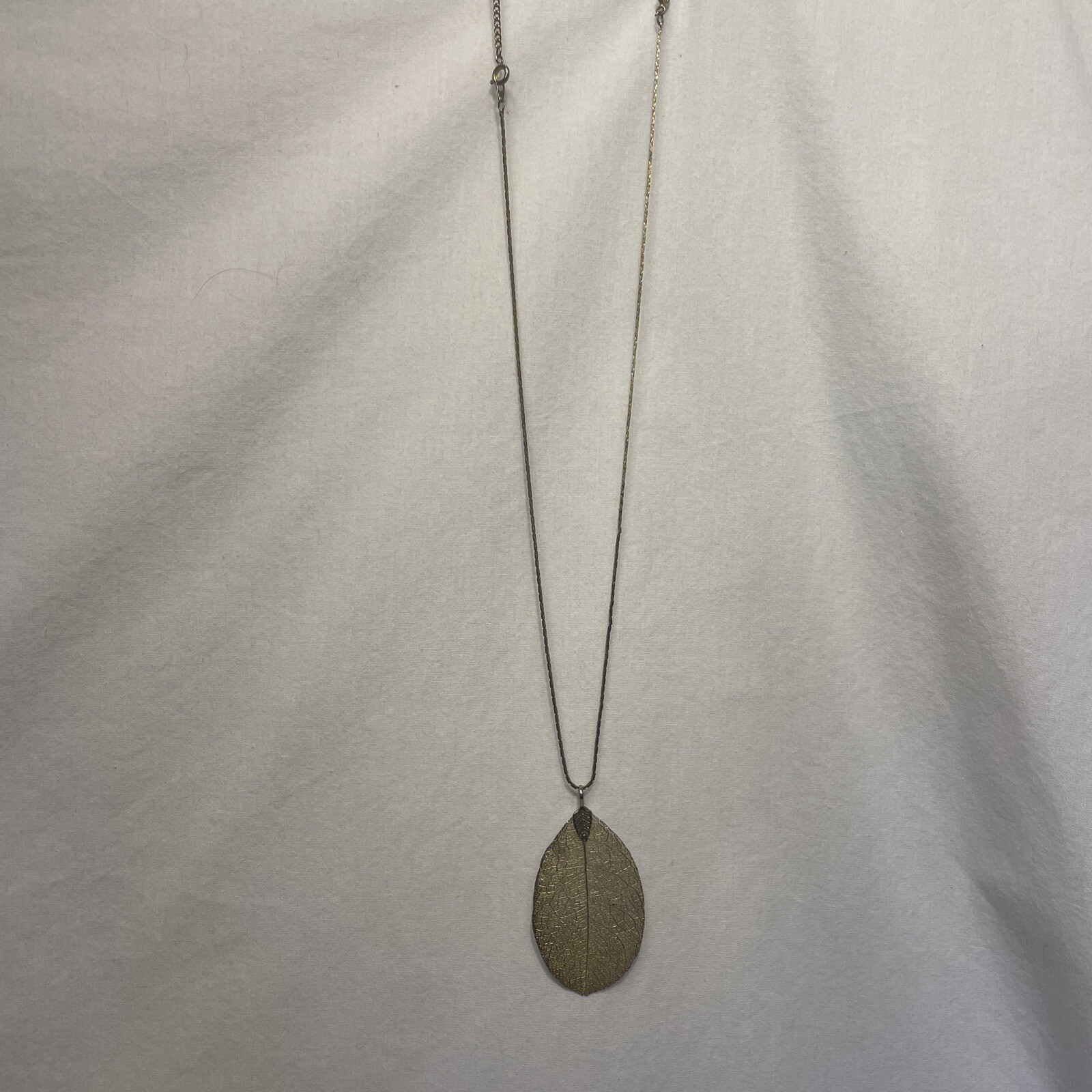 Delicate Burnished Gold Filigree Leaf Pendant Necklace 17.5-22.5″
