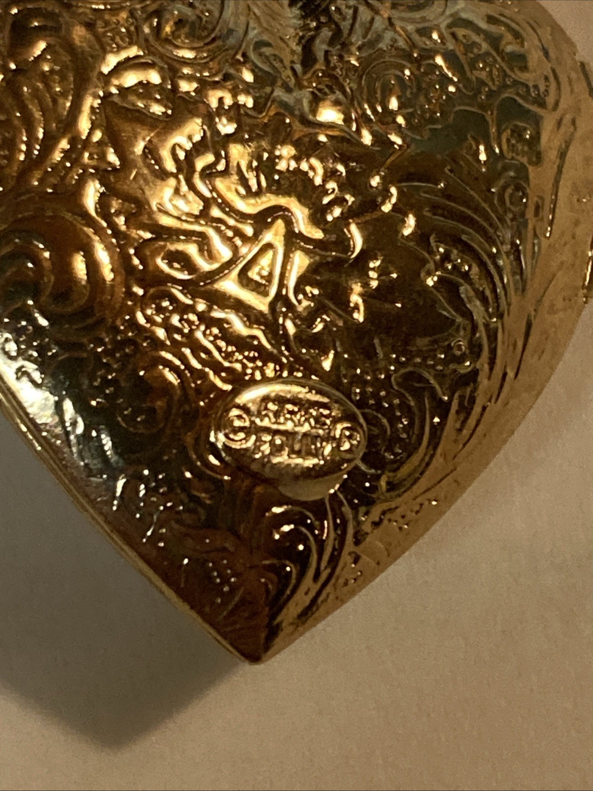 Kirks Folly Glass Dream Angel Cameo heart-Shaped Locket