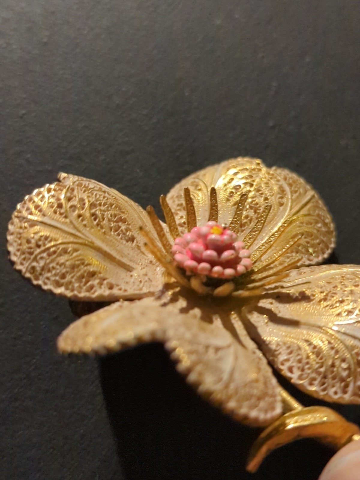 Vtg Heart Petal Flower Brooch Gold Filigree Pink Center ART Arthur Pepper Pin