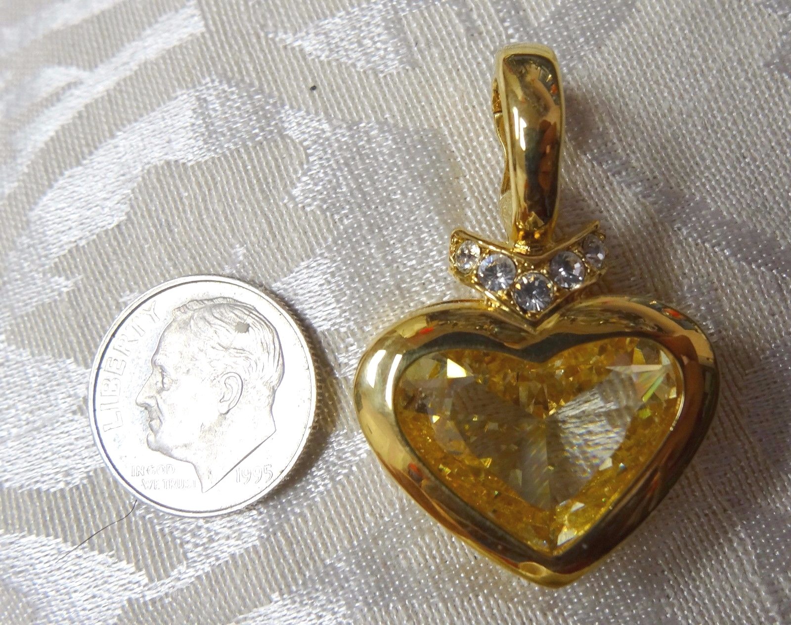 BEAUTIFUL HEART SHAPED PENDANT-RHINESTONES-LARGE CENTER STONE- DECORATIVE-PRETTY