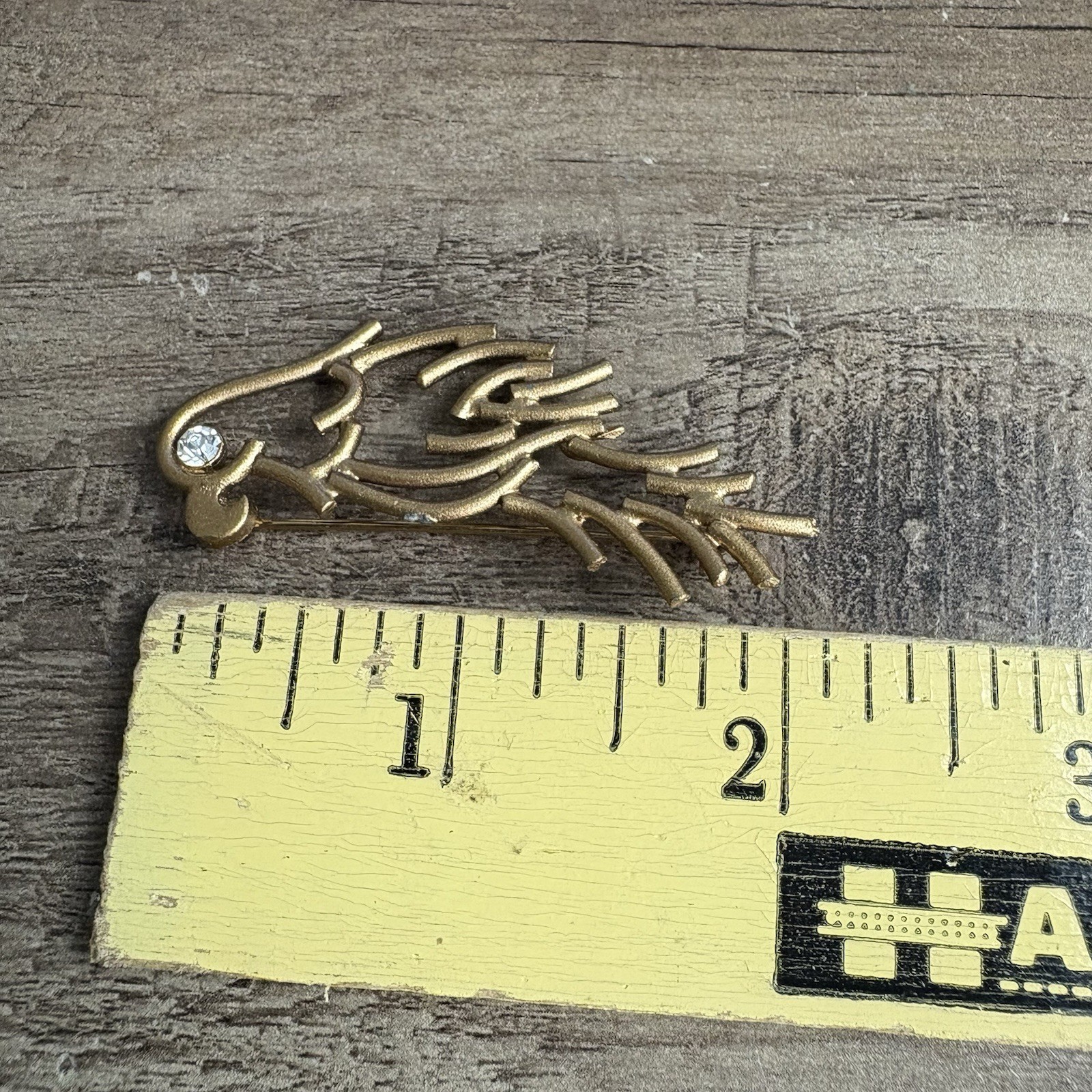 Parrot Brooch Gold Tone Rhinstone Eye Bird Tropical
