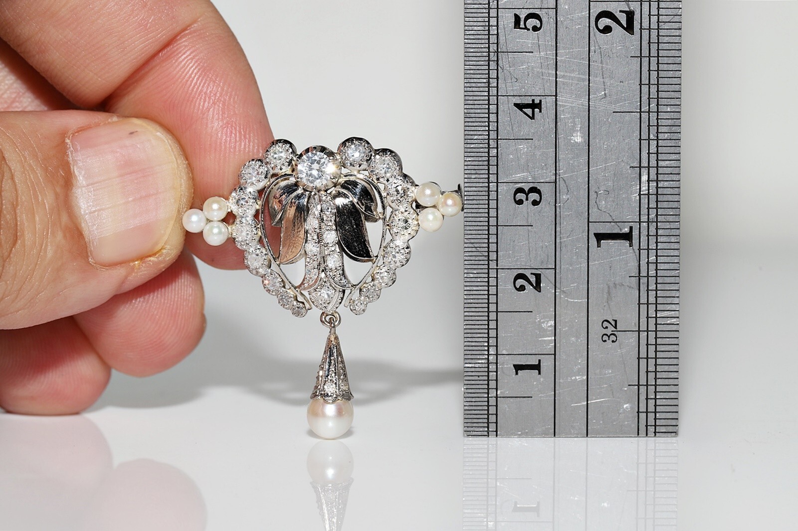 Antique Circa 1920s Platinum Art Deco Natural Diamond Decorated Brooch
