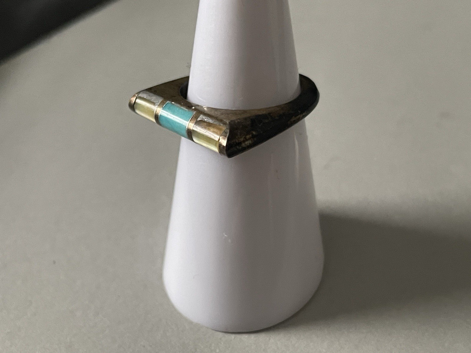 Turquoise & Shell/Stone Inlay Modernist Band Ring Unmarked Silver Tone Size 5.5