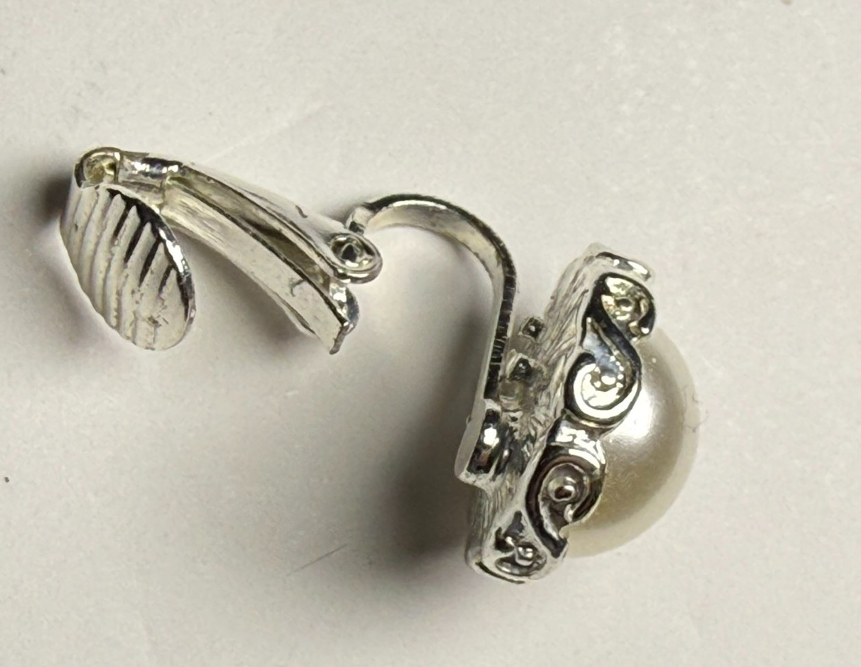Vintage Silver Tone Clip On Earrings Faux Pearl Embellished Setting 1cm