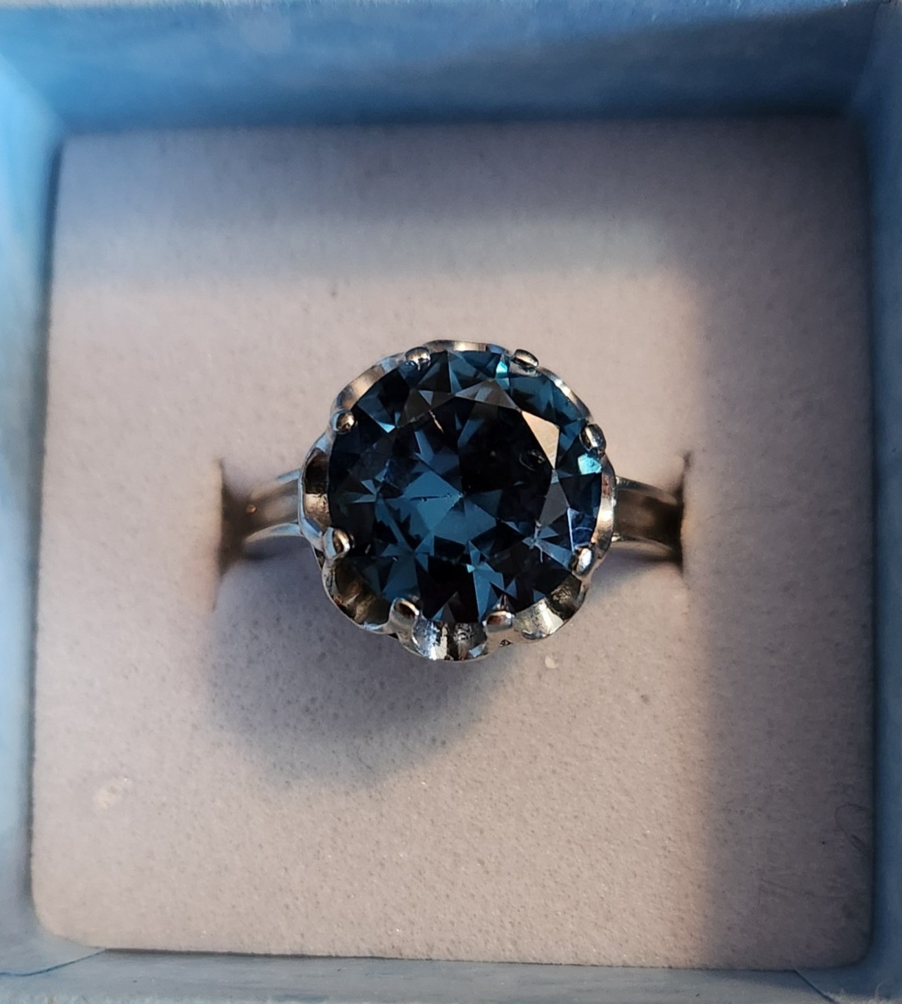 Vtg 10K White Multi Prong set 10 mm London Blue Topaz Ring Size ~6