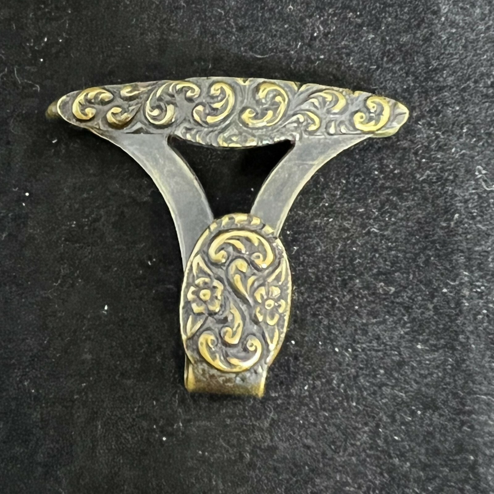 Vintage Gold Tone Hook Brooch With Scrollwork (2701)