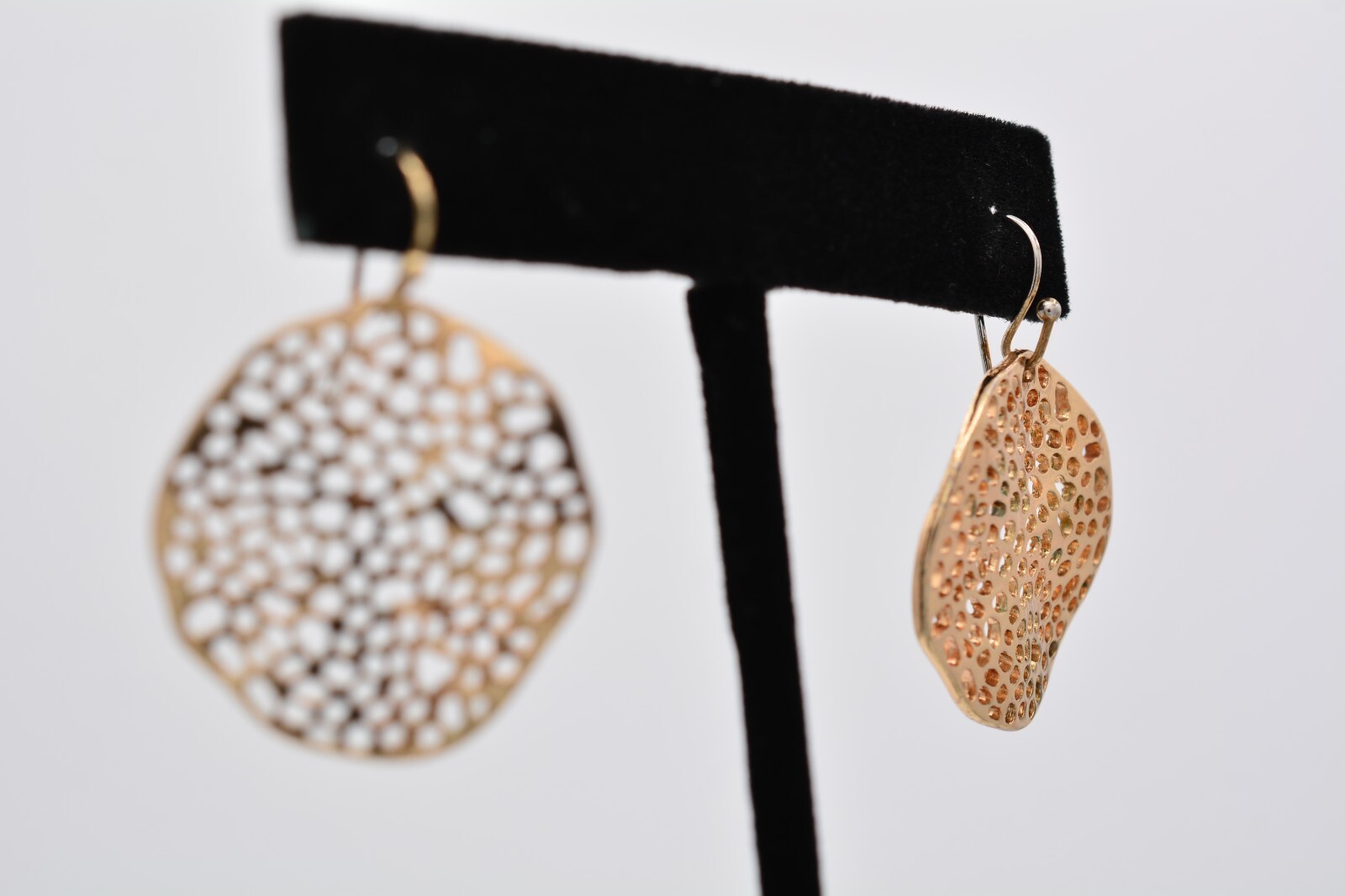 Vintage Dangle Earrings Hook Round Gold Tone Drop Y2K 2000s Bin7